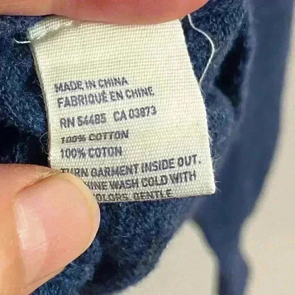 LIKE NEW
AMERICAN EAGLE OUTFITTERS Navy Blue Knit Sweater, XL - Like New - Picture 4 of 4